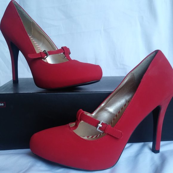 Shoes - Red heels
